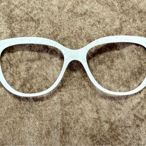 The White Pearlescent for Quinn